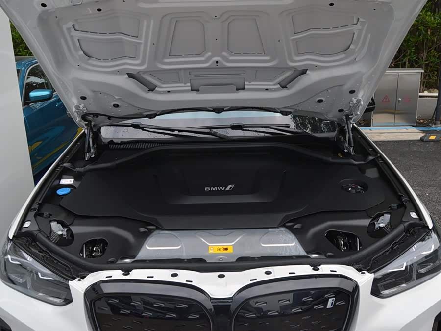 BMW iX3 2025 #9 BMW iX3 2025 car image #9