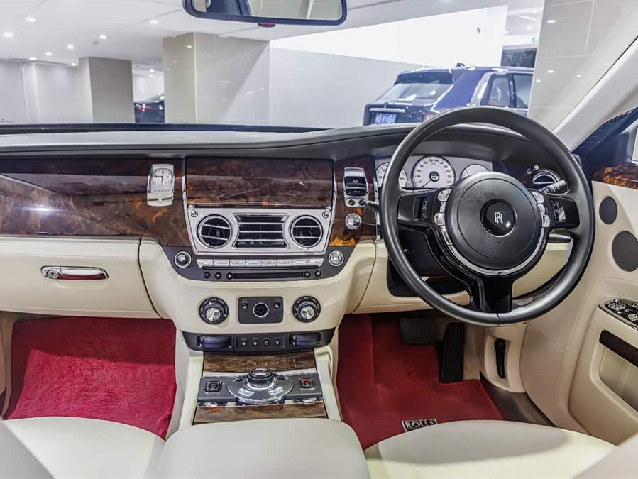 劳斯莱斯 古思特 2010 汽车图片 #9