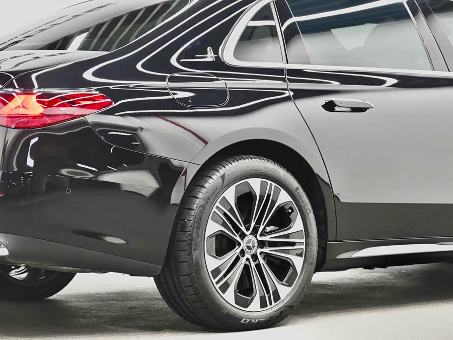 Mercedes-Benz E Class New Energy 2024 car image #9