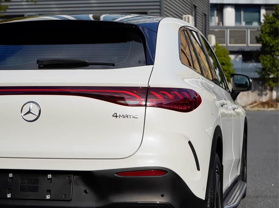 Mercedes-Benz EQE SUV 2025 immagine di auto #9