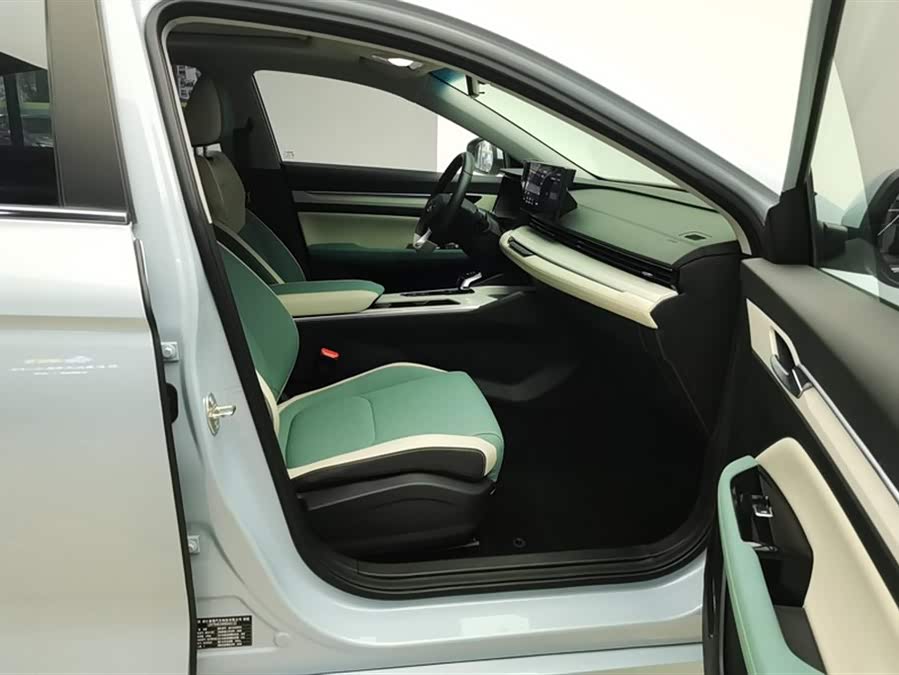 GEELY Emgrand L HiP 2022 car image #9