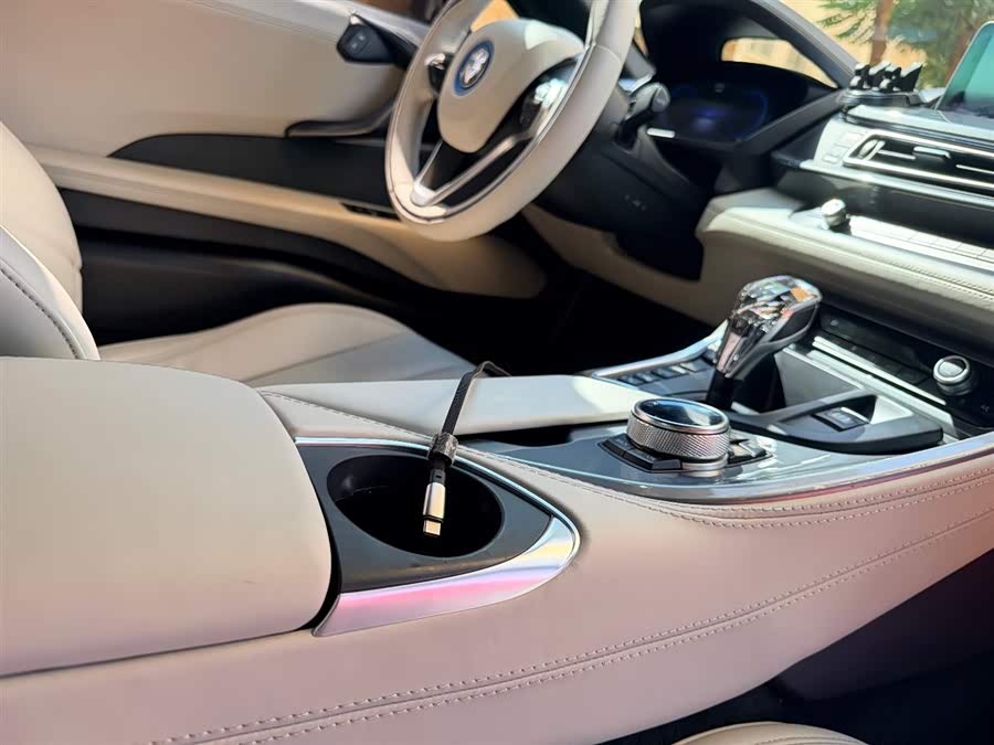 BMW i8 2015 изображение автомобиля #9