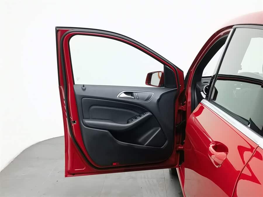 Mercedes-Benz B Class 2017 car image #9