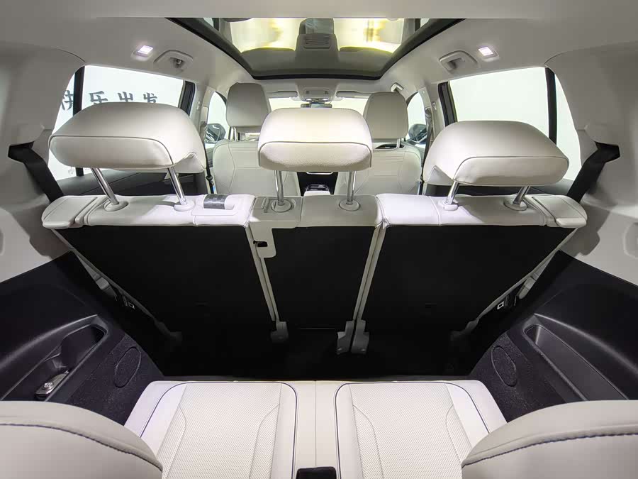 Volkswagen ID.6 X 2023 car image #9