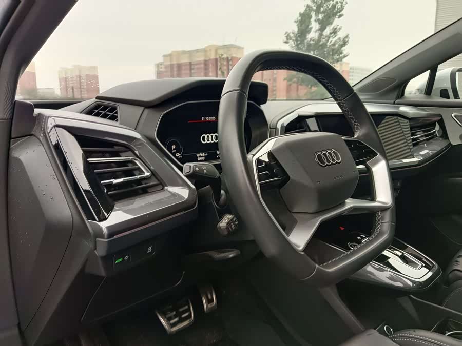 Audi Q4 e-tron 2024 immagine di auto #9