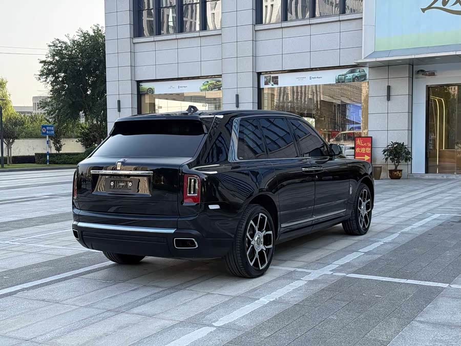 Rolls-Royce Cullinan 2023 car image #9