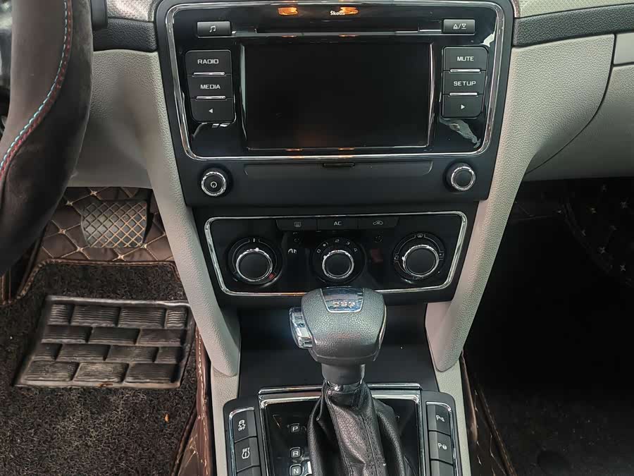 Skoda Superb 2012 imagen de coche #9