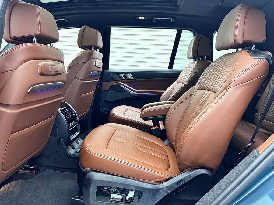 BMW X7 2023 immagine di auto #9