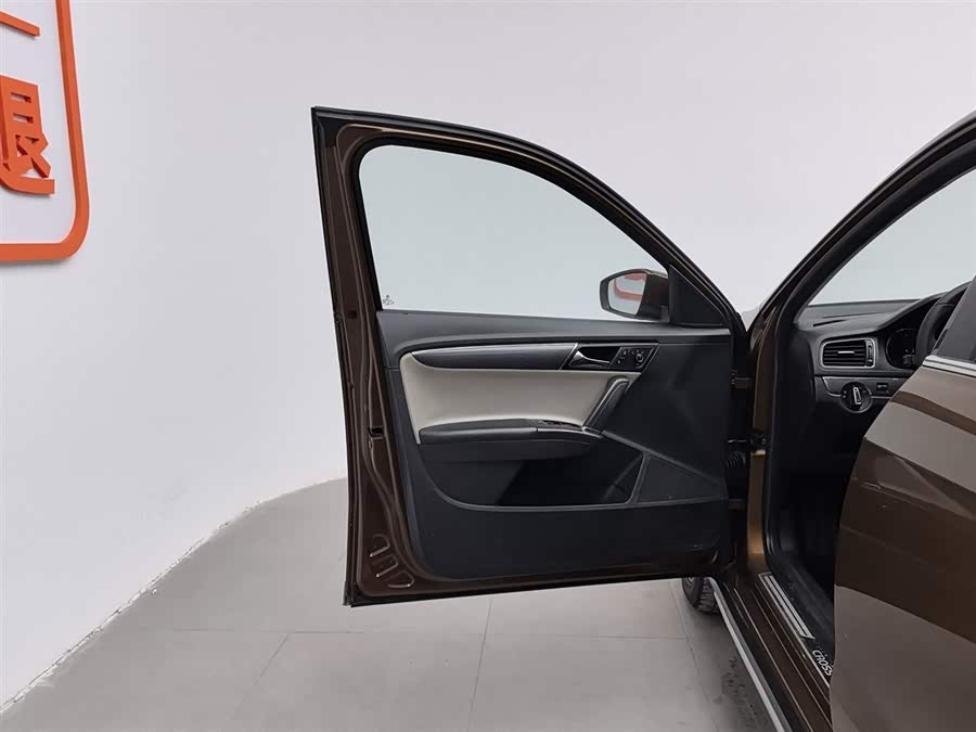 Volkswagen Cross Lavida 2014 immagine di auto #9