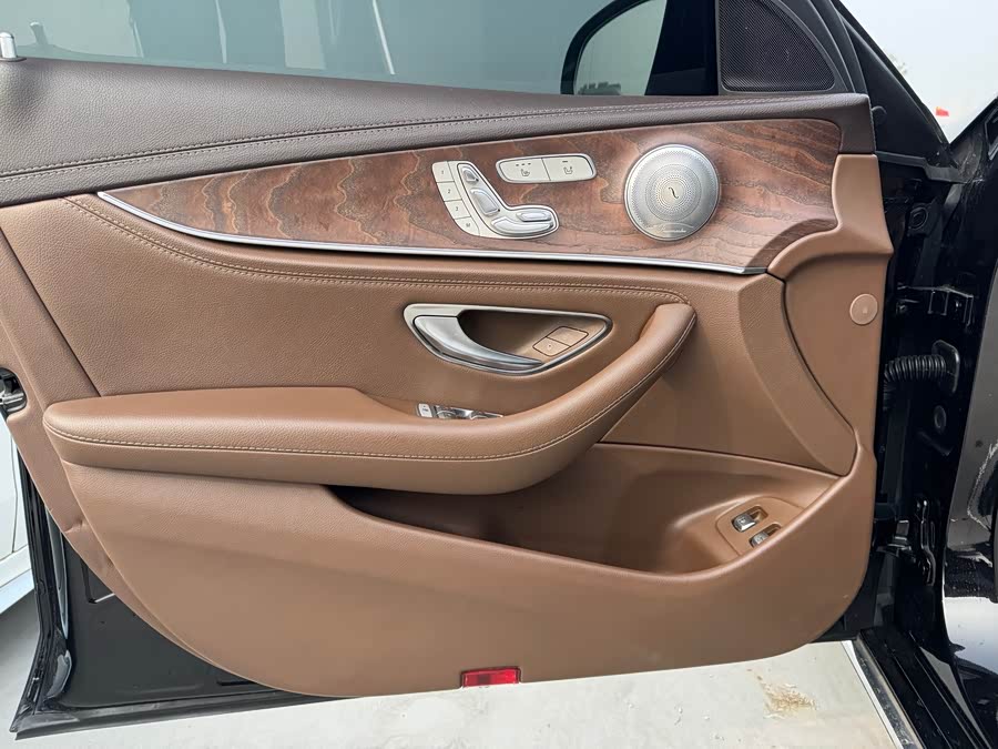 Mercedes-Benz E Class New Energy 2022 car image #9