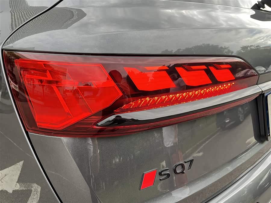 Audi SQ7 2024 immagine di auto #9