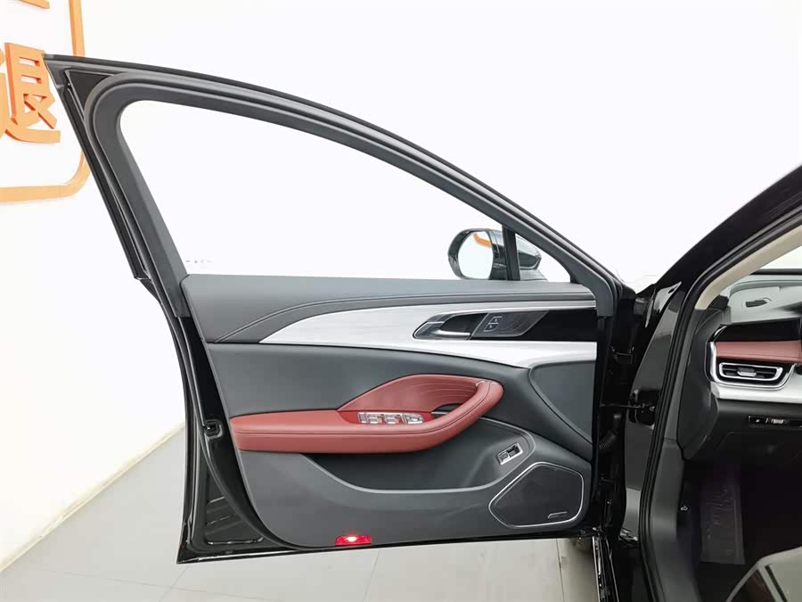 HongQi H5 PHEV 2025 #9 HongQi H5 PHEV 2025 car image #9