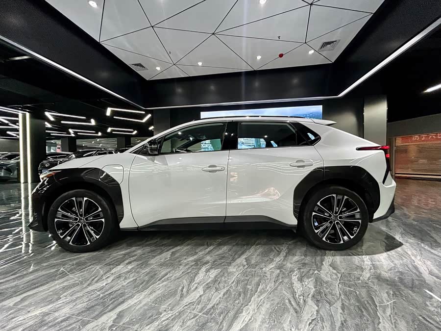 Toyota bZ4X 2022 immagine di auto #9