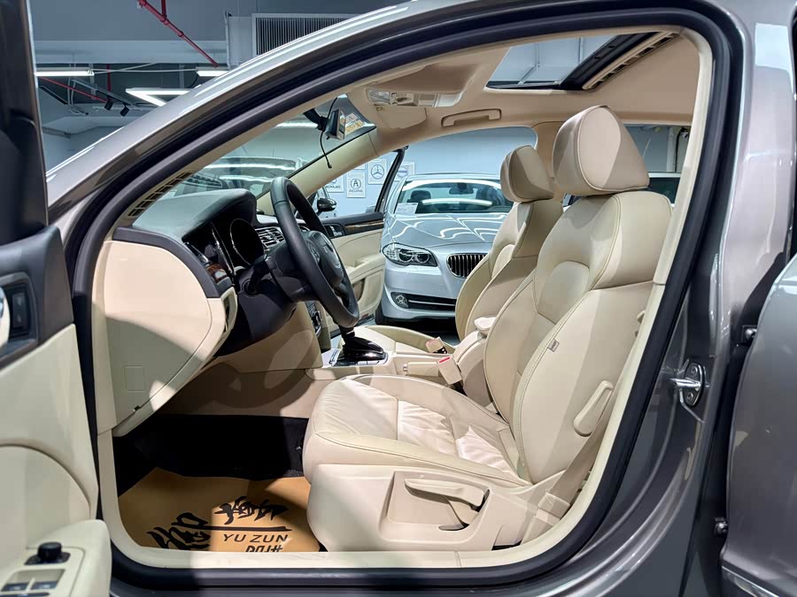 Skoda Superb 2012 car image #9