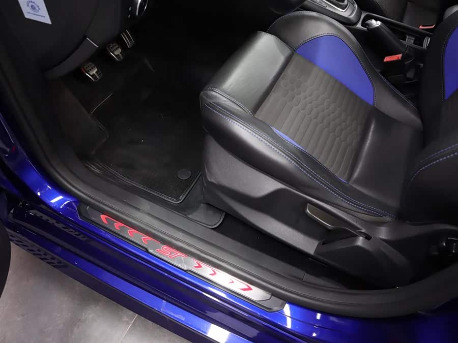 Ford Focus (Imported) 2017 #9 Ford Focus (Imported) 2017 صورة سيارة #9