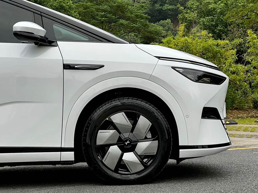 Xpeng X9 2024 immagine di auto #9