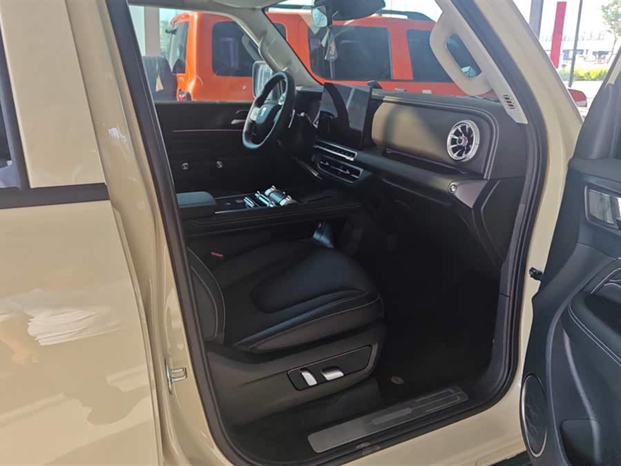 Tank 300 New Energy 2025 car image #9