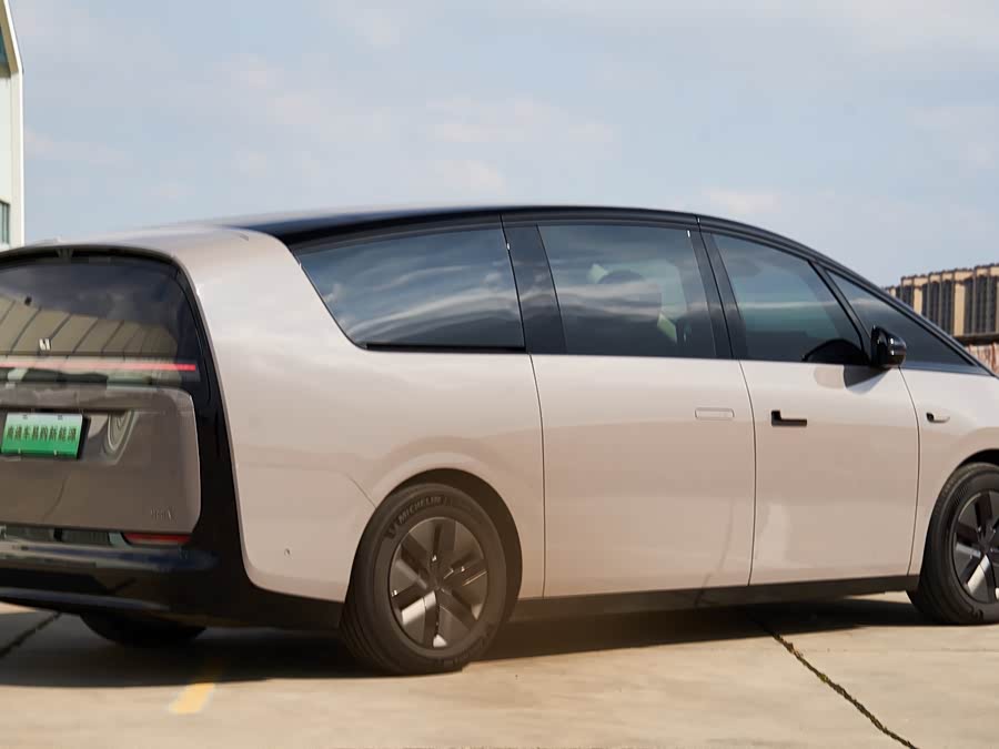 理想汽车 理想MEGA 2024 汽车图片 #9