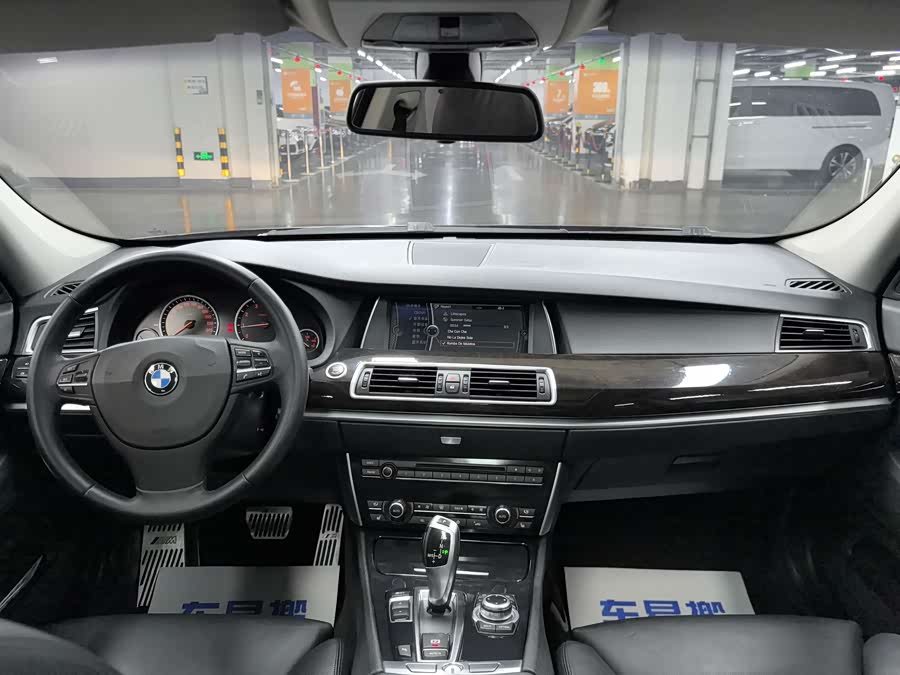 BMW 5 Series GT 2011 immagine di auto #9