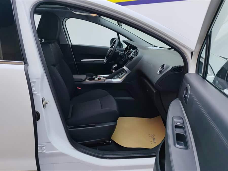 Peugeot 3008 2018 صورة سيارة #9
