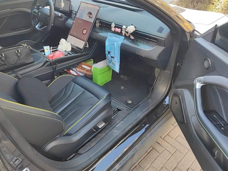 哪吒汽车 哪吒GT 2024 汽车图片 #9