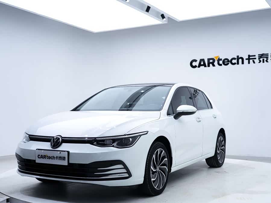 Volkswagen Golf 2023 car image #9