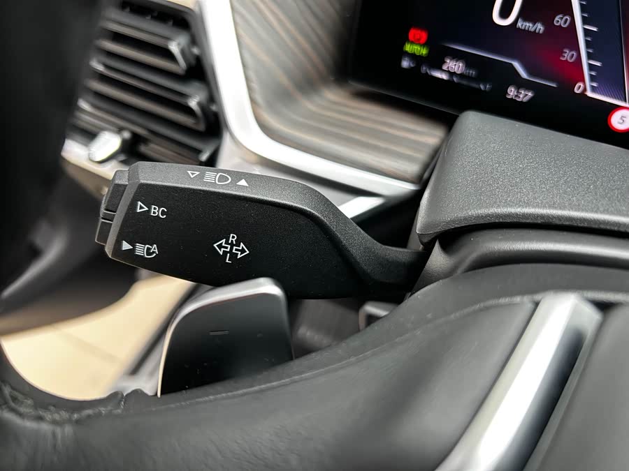 BMW X7 2023 car image #9