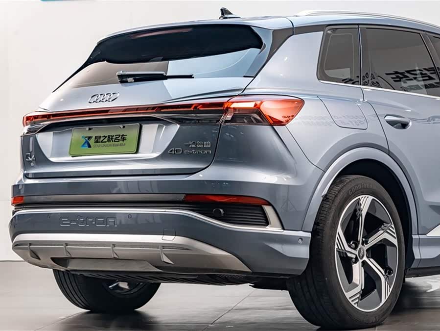 Audi Q4 e-tron 2023 immagine di auto #9