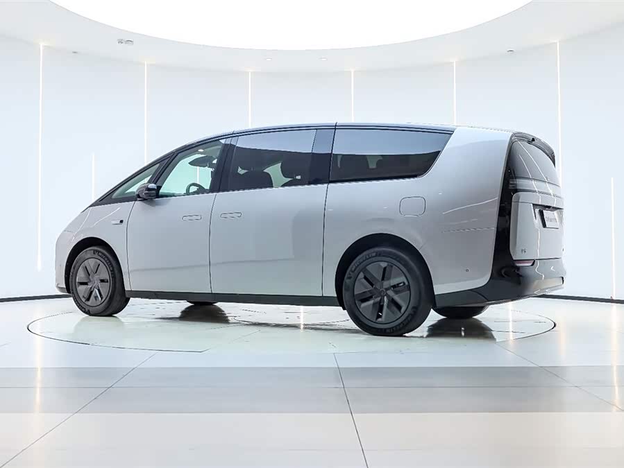 理想汽车 理想MEGA 2024 汽车图片 #9