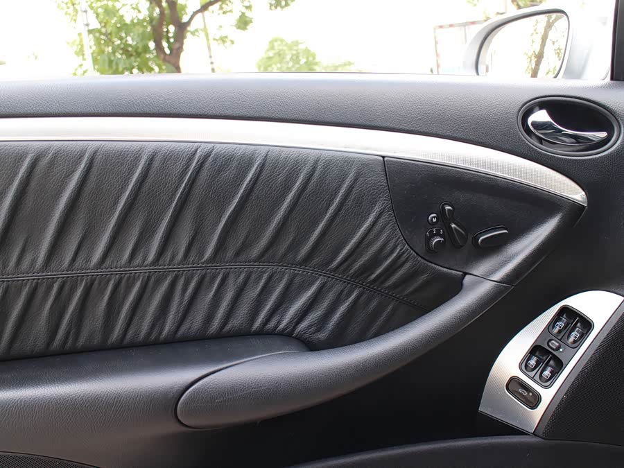 Mercedes-Benz CLK Class 2008 immagine di auto #9