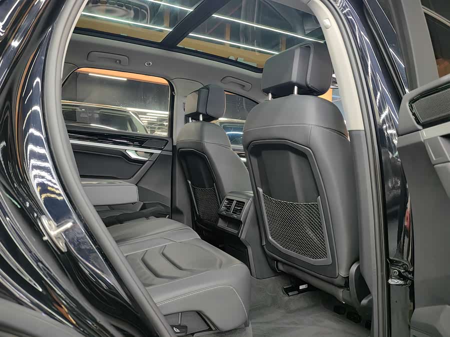 Volkswagen Touareg 2022 car image #9