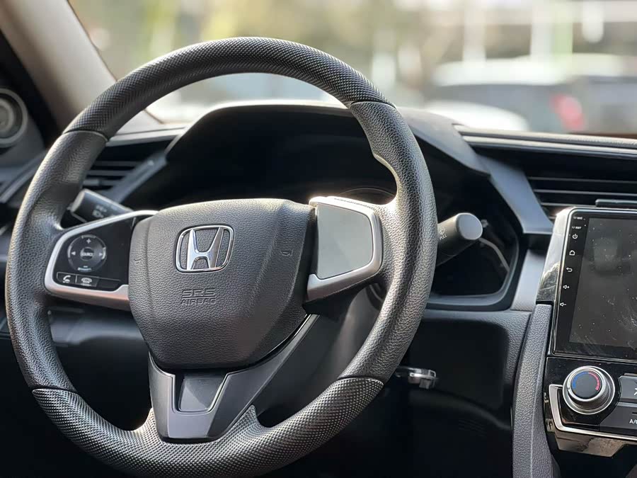 Honda Civic 2018 car image #9