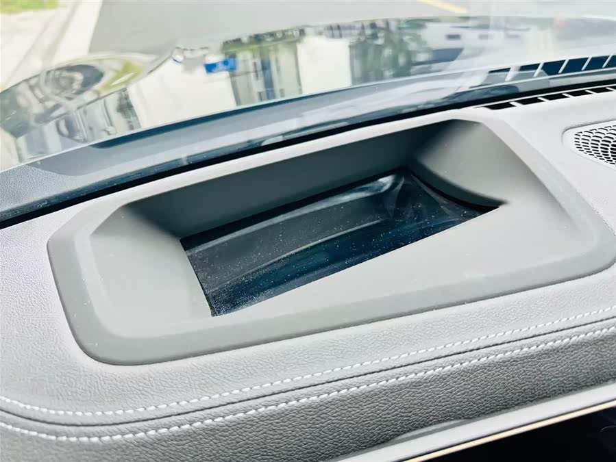 BMW i3 2024 car image #9