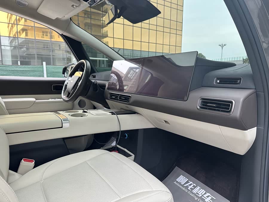 理想汽车 理想MEGA 2024 汽车图片 #9