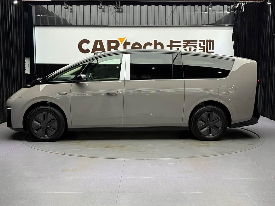 理想汽车 理想MEGA 2024 汽车图片 #9