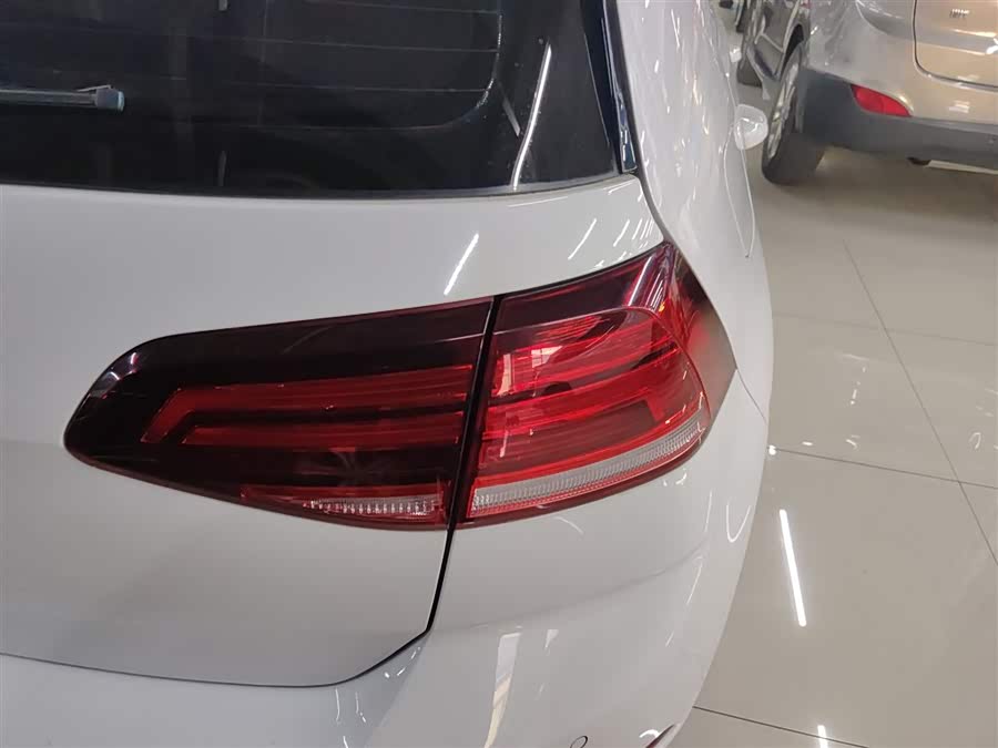 Volkswagen Golf Pure Electric 2021 car image #9