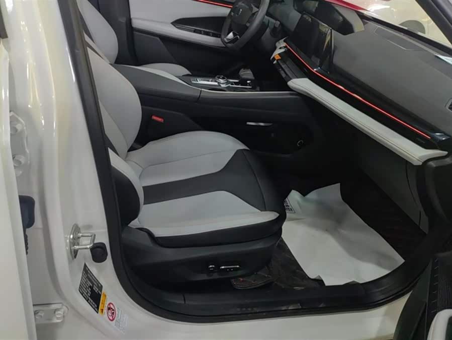 Changan UNI-V iDD 2024 car image #9