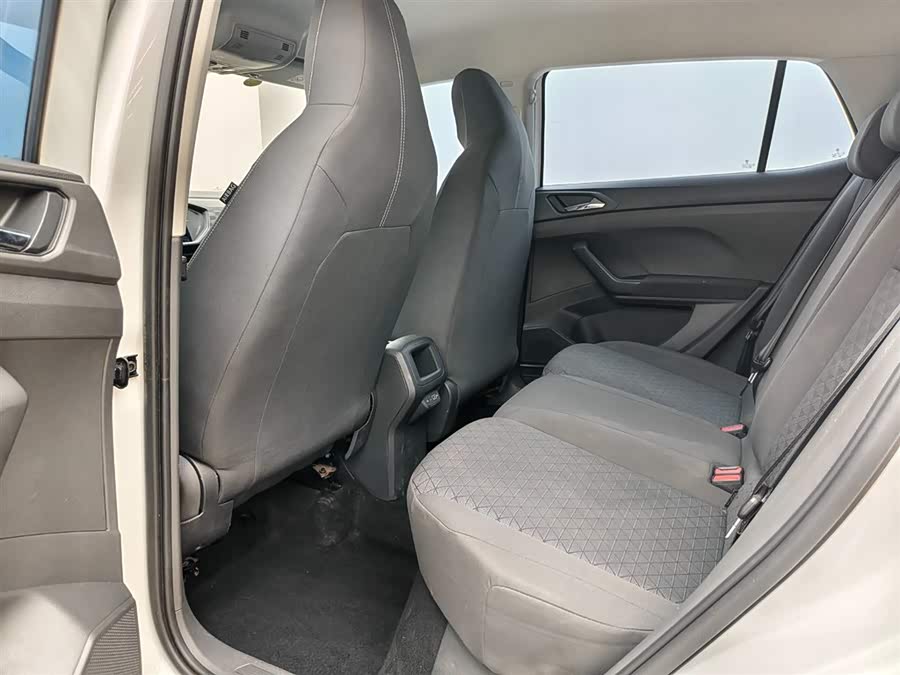 Volkswagen T-Cross 2022 car image #9