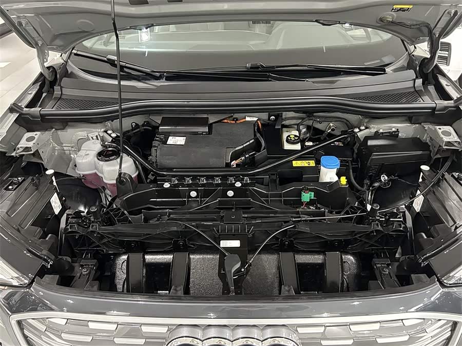 Audi Q4 e-tron 2024 изображение автомобиля #9