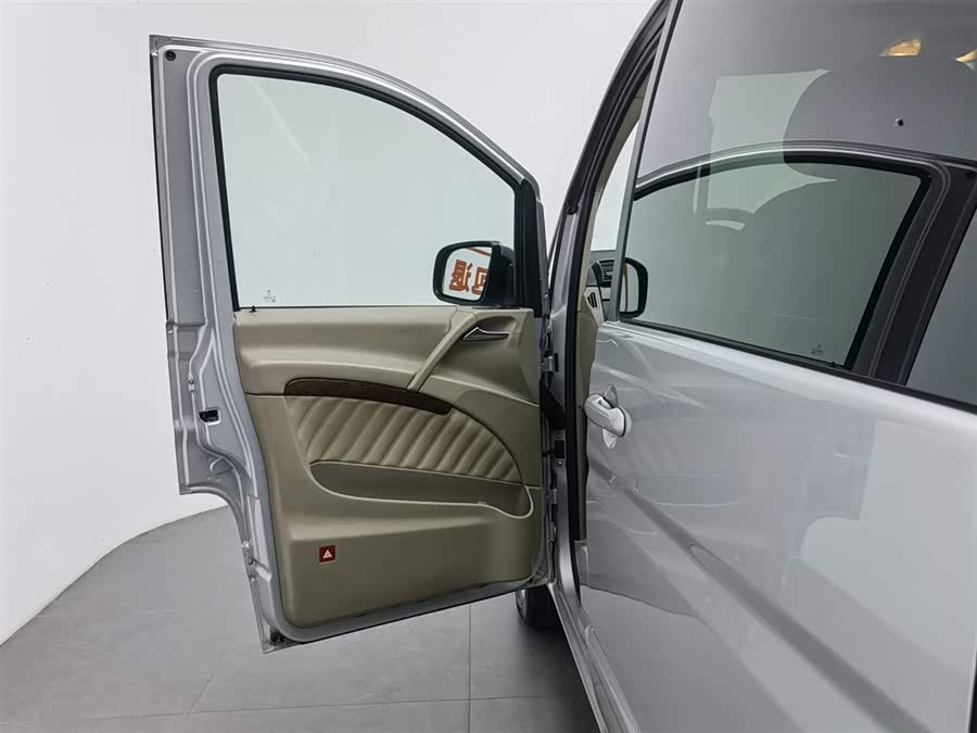 奔驰 唯雅诺 2013 汽车图片 #9