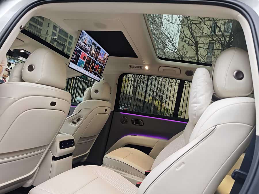 Li i8 2025 image de voiture #9