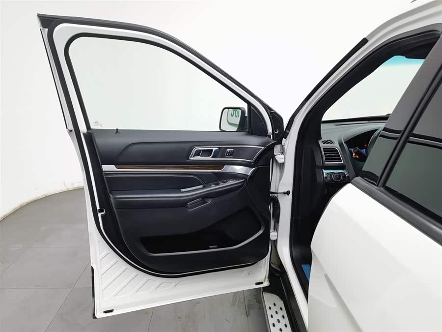 Ford Explorer (Imported) 2017 car image #9