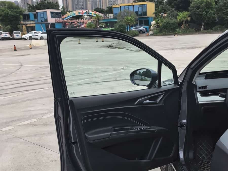 哪吒汽车 哪吒AYA 2025 汽车图片 #9