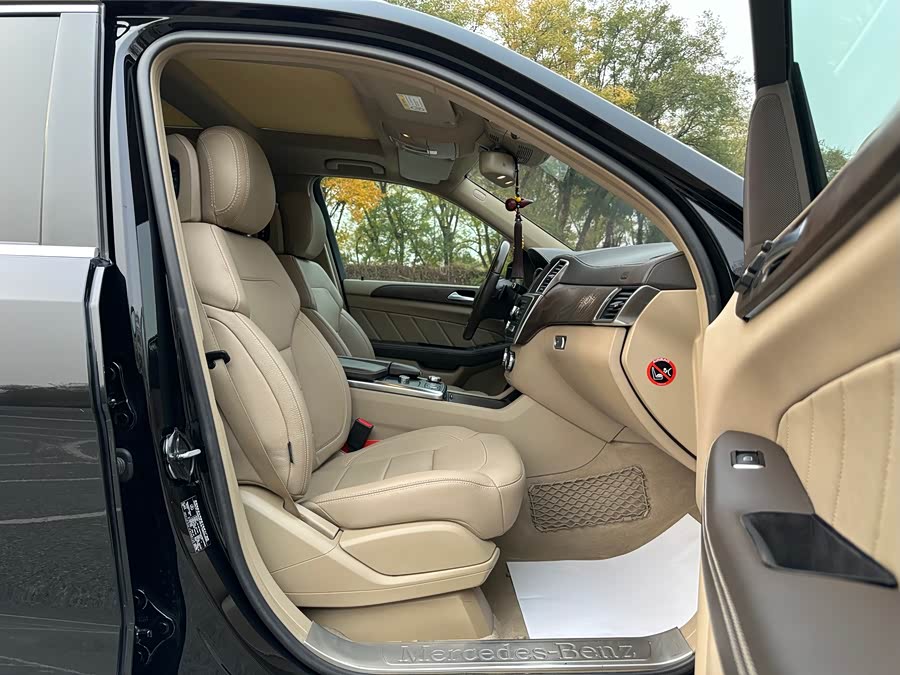 Mercedes-Benz GL Class 2015 car image #9