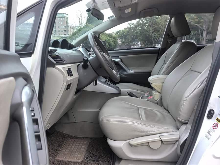 Toyota Reiz 2012 صورة سيارة #9