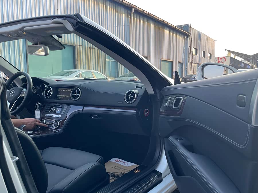 Mercedes-Benz SL Class 2016 car image #9