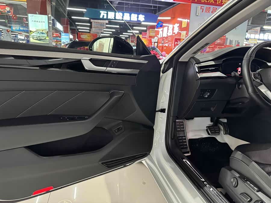 Volkswagen CC (FAW-Volkswagen) 2022 car image #9