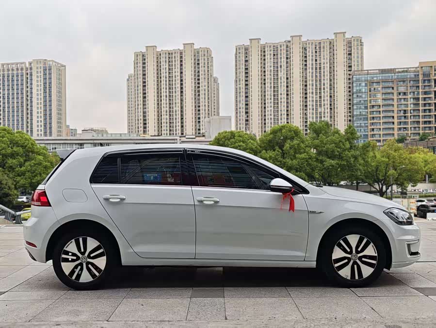 Volkswagen Golf Pure Electric 2021 imagen de coche #9