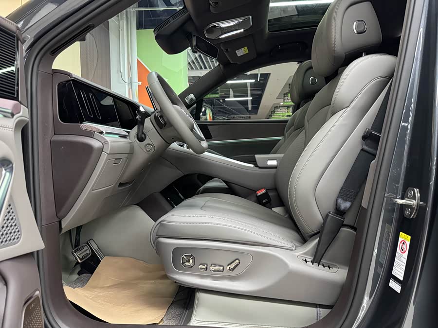 Denza N9 2025 car image #9