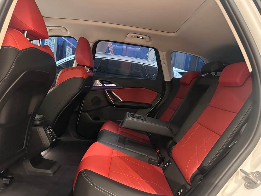 BMW iX1 2024 изображение автомобиля #9